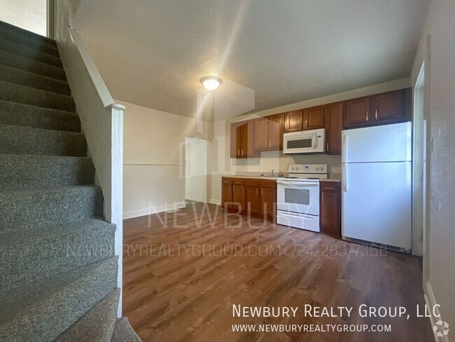 Building Photo - Charming Two-Bedroom Townhouse-Style Apart...