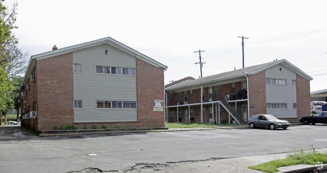 Building Photo - Melrose Court Apartments