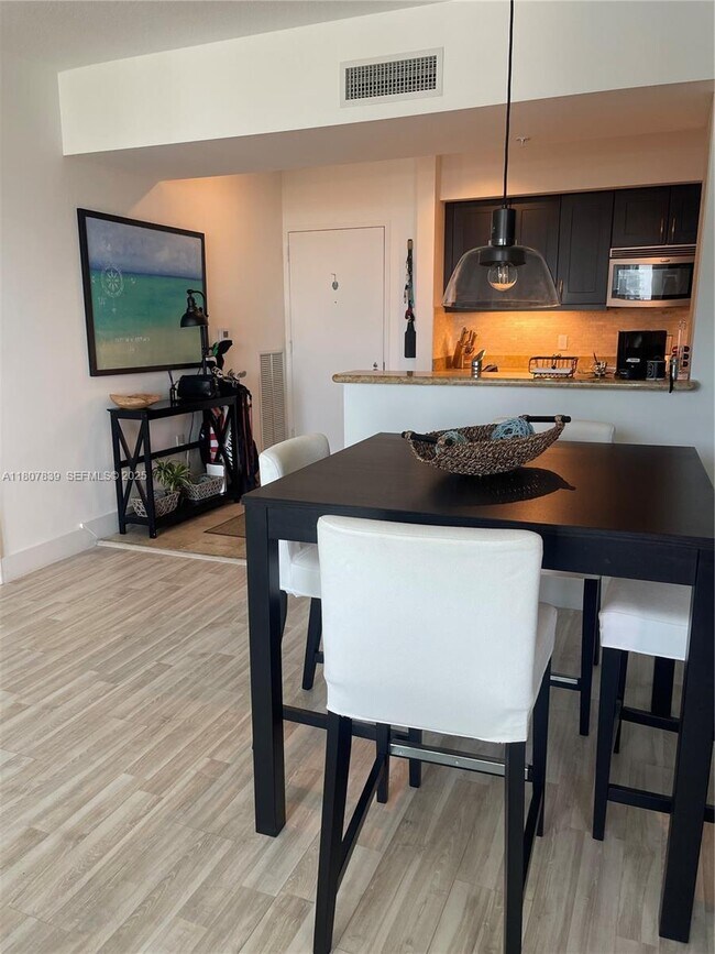 Photo - 1755 E Hallandale Beach Blvd Unidad 2305E