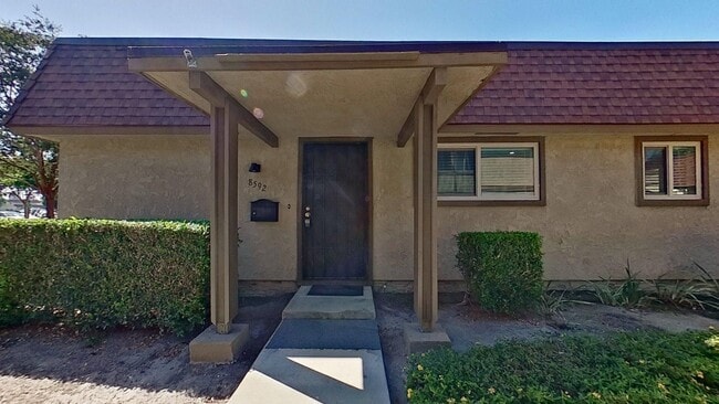 Building Photo - 8592 Cornwall Cir