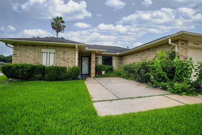 Photo - 1103 W Brompton Dr