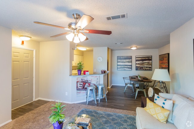 2BR, 2BA - McKenzie - 972 SF