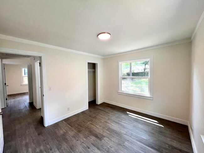 Photo - 1623 E Sullenberger Ave