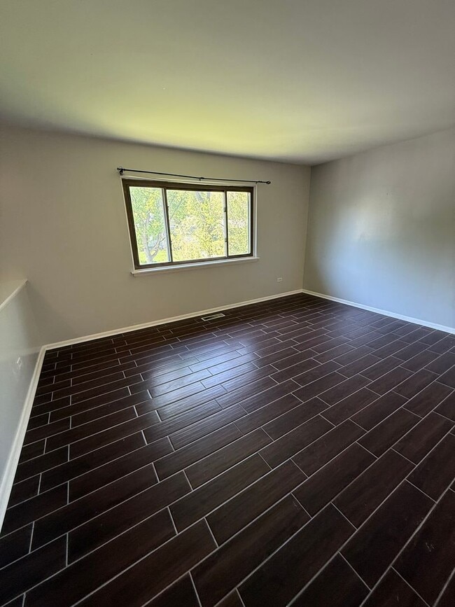 Photo - 8520 Lakewood Ave