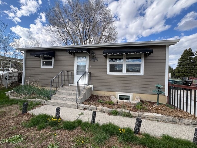 Photo - Spacious 4 Bedroom Home *Pet Friendly*