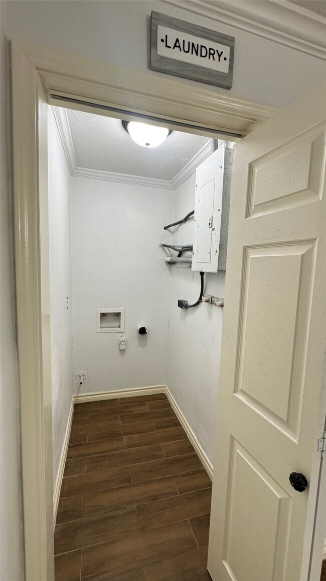 Photo - 221 Hyta St