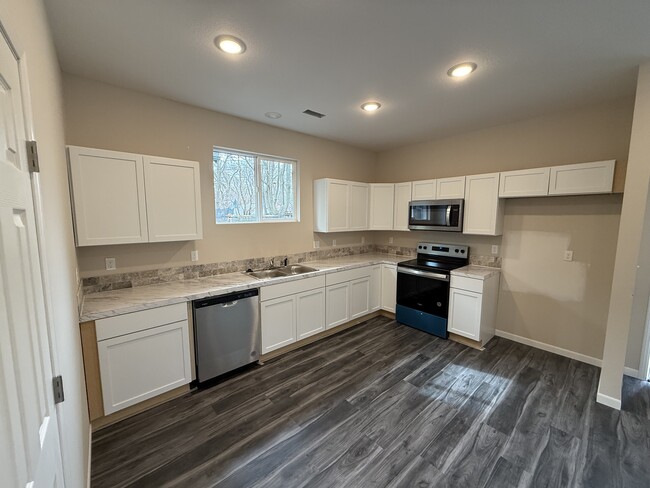 Kitchen - 1215 N Jackson Ave Townhome