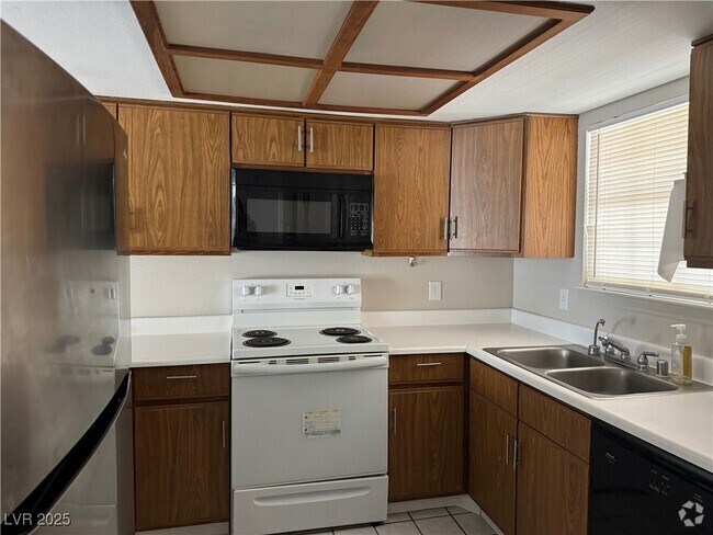 Building Photo - 3823 S Maryland Pkwy Unit L11 Rental