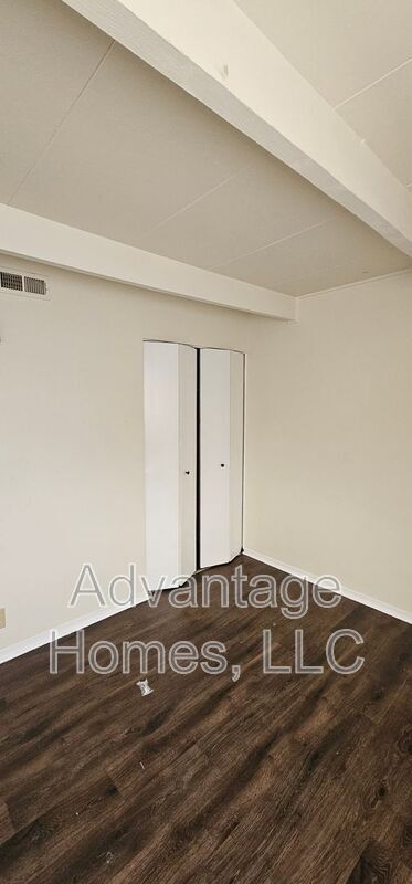 Photo - 824 N 70th St