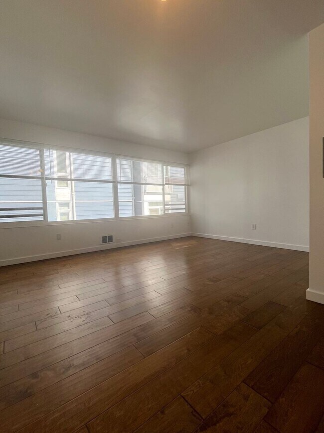 Photo - Bellevue Manor