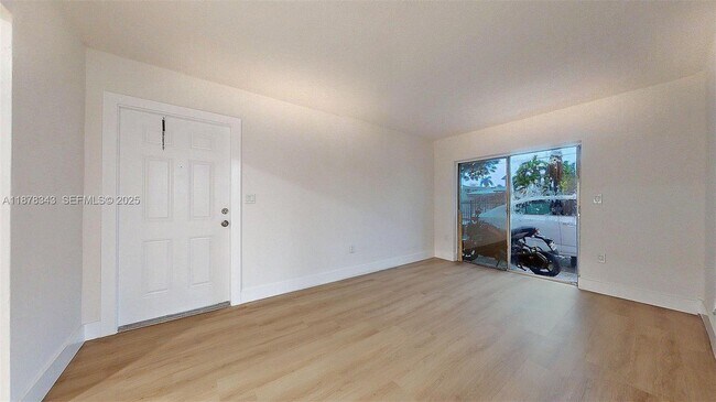 Photo - 567 SW 3rd St Unidad 1