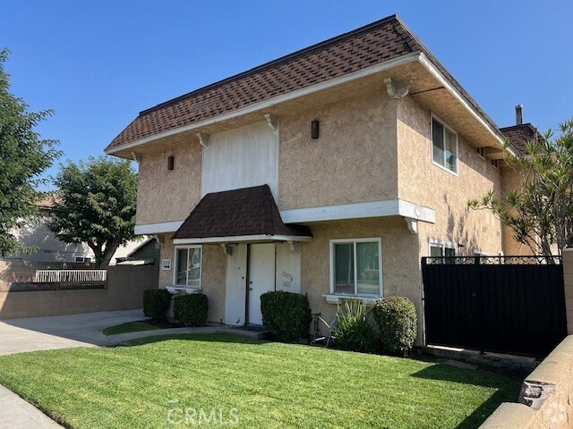 Building Photo - 12574 Brookshire Ave Rental