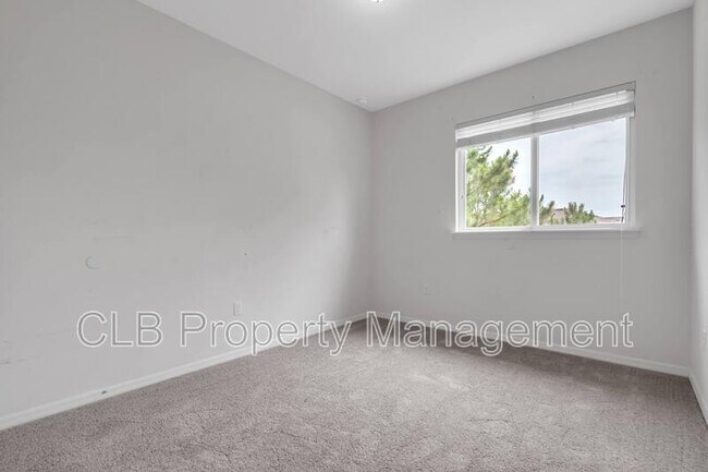 Photo - 225 Tarracina Way