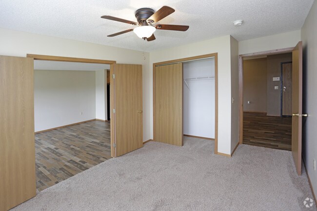 3BR, 2BA - 1,365 SF