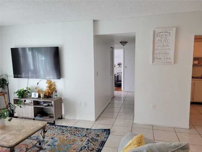 Photo - 919 Hillcrest Dr Unidad 306