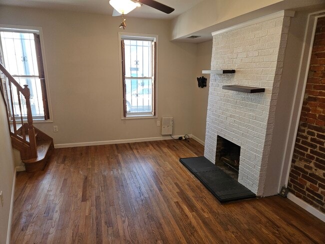 Cozy living room with working fireplace - 1248 Florida Ave NW