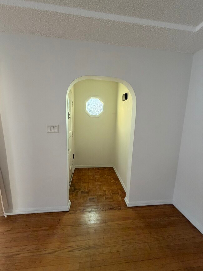 Photo - 11021 S Hoover St