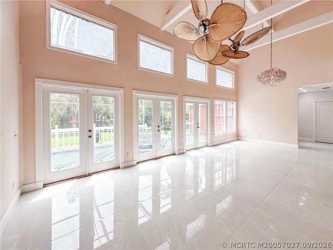 521 SW Marion Ct