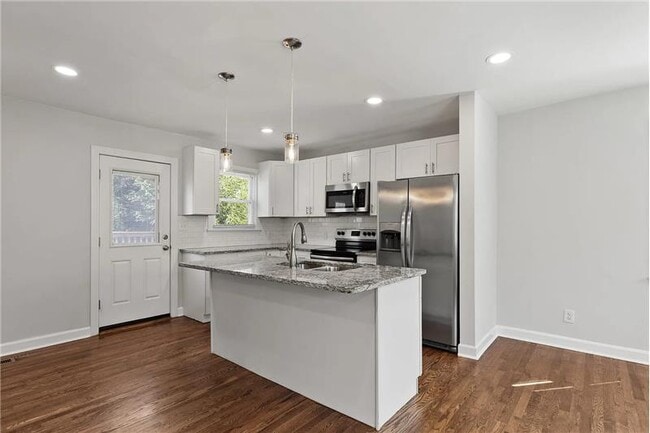 Photo - 613 Youngs Ln