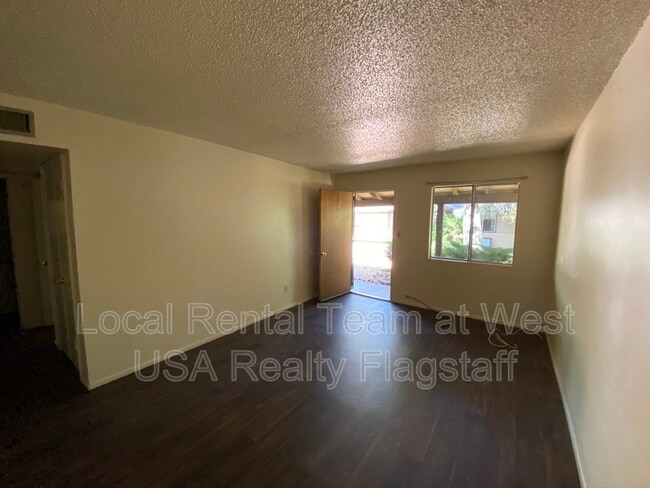 Photo - 2219 E Dortha Ave Unit Apt 8