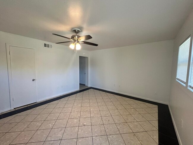 Photo - 2807 60th St