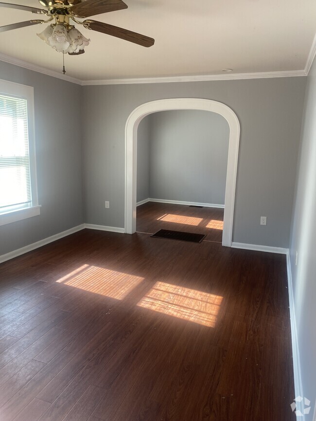Building Photo - 922 W Cedar St Rental