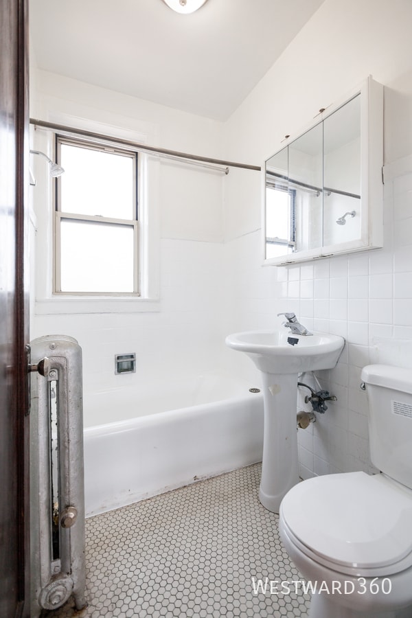 Photo - 3537 N Troy St Unidad 3