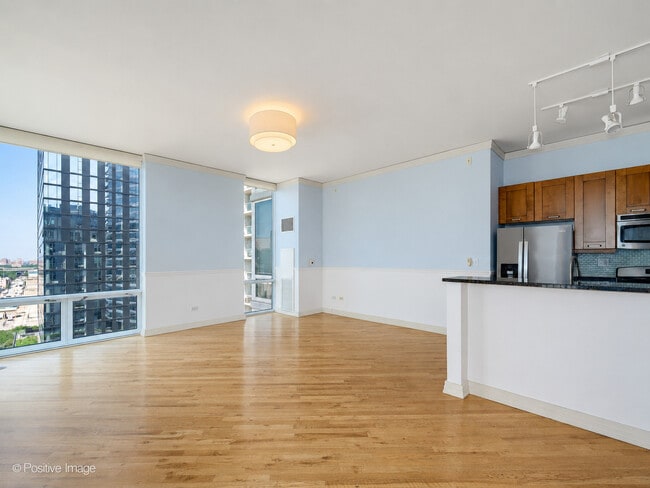 Photo - 170 W Polk St