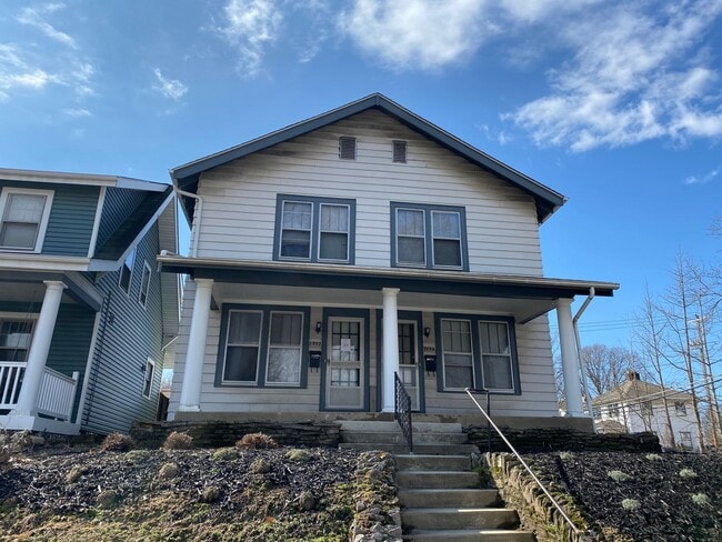 Building Photo - Indianola Ave 2777-2779 LAMT Unit 2777