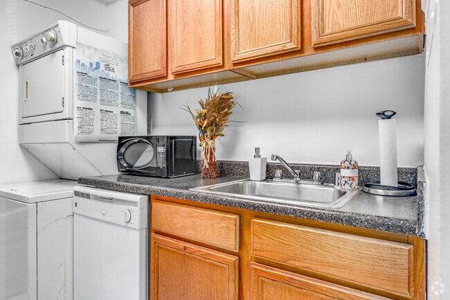 2BR, 2BA - 1,050SF - Kitchen