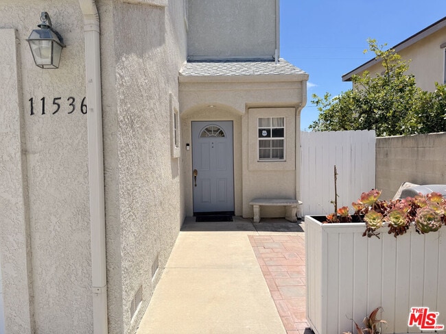 Photo - 11536 Edinger Ave