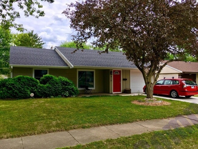 Building Photo - Now leasing for July!