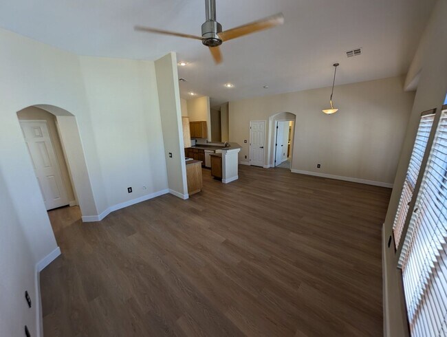 Photo - 89 Day Trade St