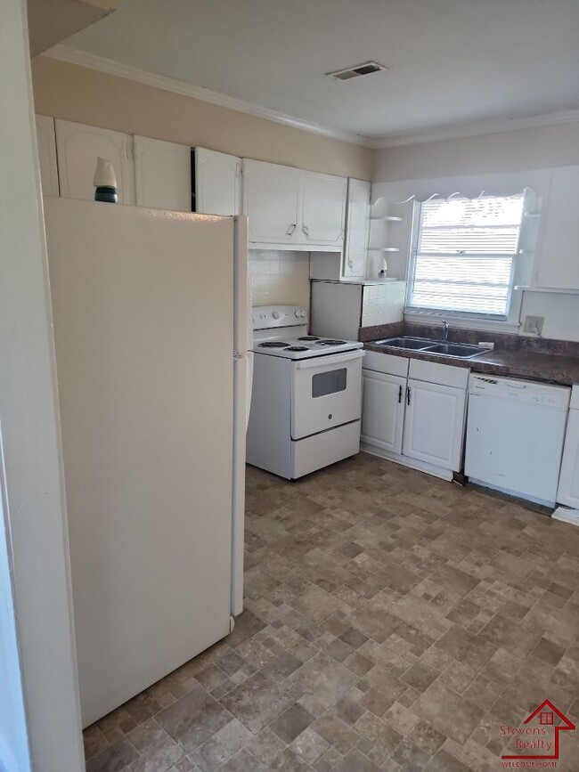 Photo - 555 E 20th St