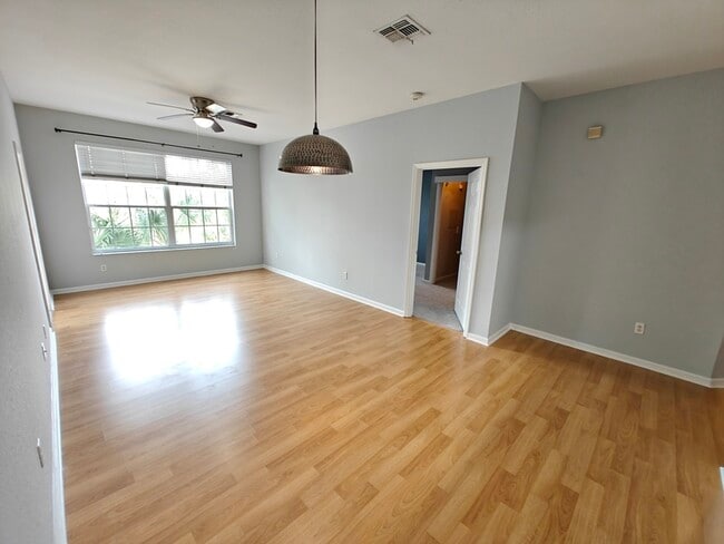 Photo - 6214 Stevenson Dr Unit 304