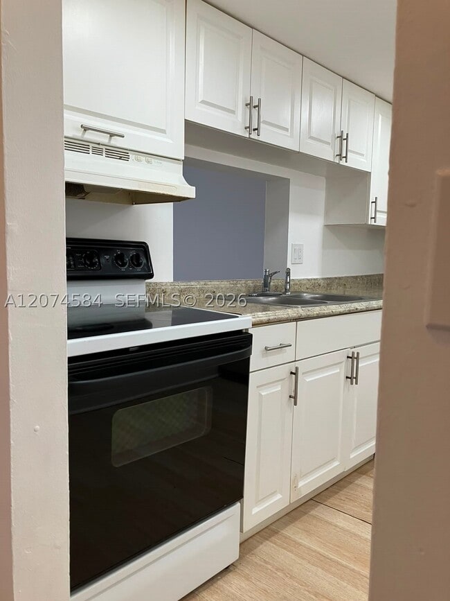 2800 NW 56th Ave Unit H405