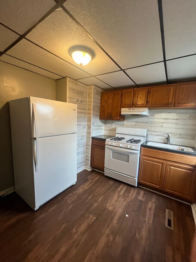 Spacious 2 Bedroom Home in Lancaster! Rental House Rental in