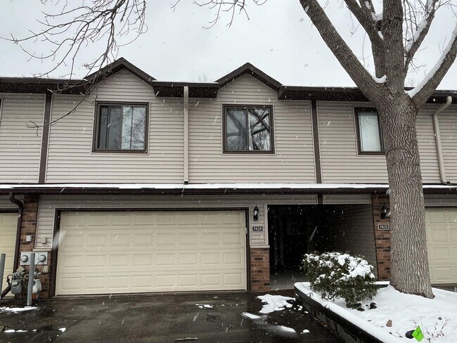 Photo - 7628 Maplebrook Pkwy N Townhome
