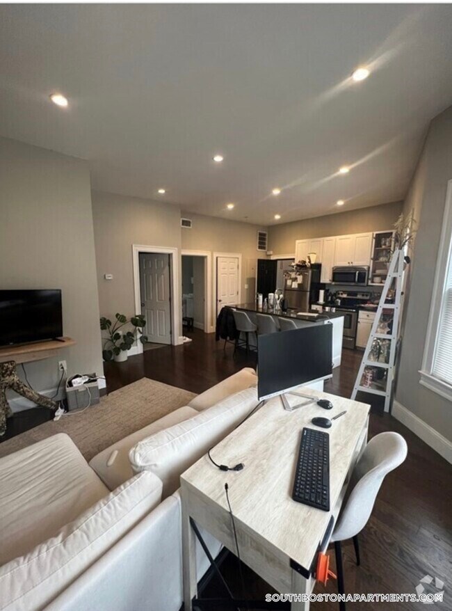 Building Photo - 116 Dorchester St Unit 1 Rental