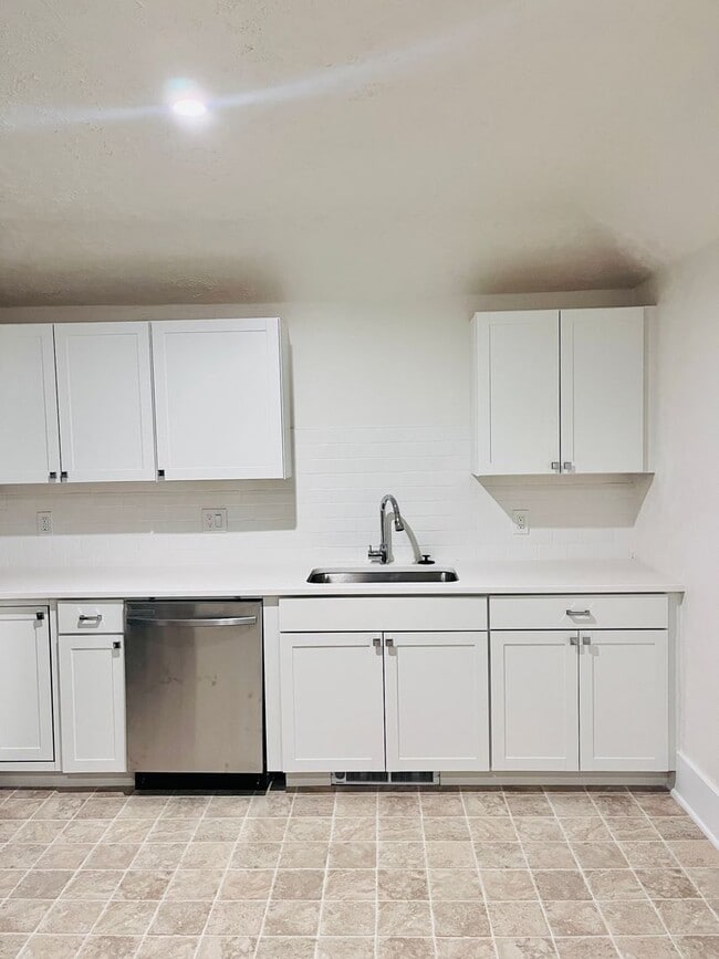Photo - Large renovated 2 bedroom apartment in the...