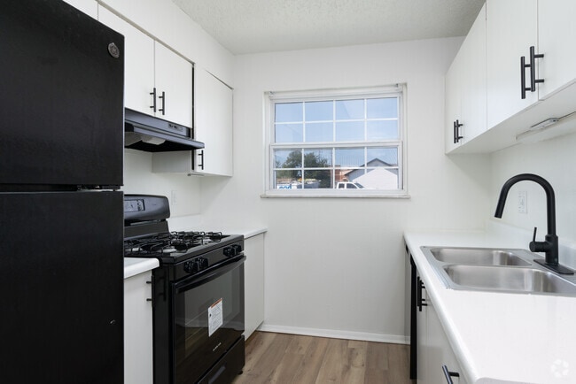 Interior Photo - ReNew on Lindbergh Rental