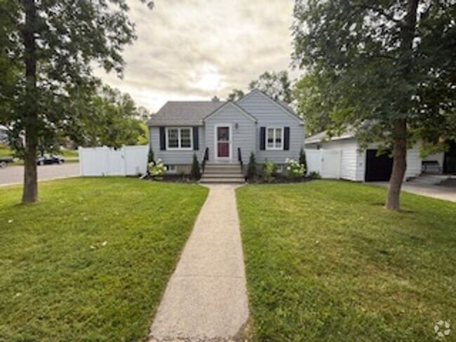 Building Photo - Elm Street Duplex Unit 1 Rental