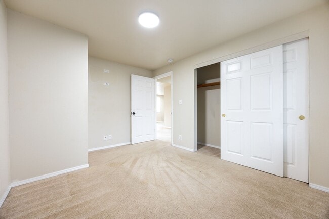 Photo - Spacious 5 bed/2 bath in SE Portland