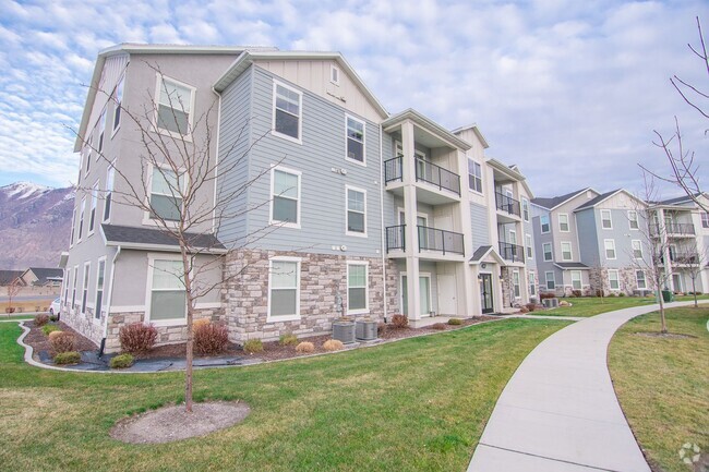 Building Photo - Charming 3-Bed, 2-Bath, Condo in The Villa... Unit 4, Springville, UT 84663