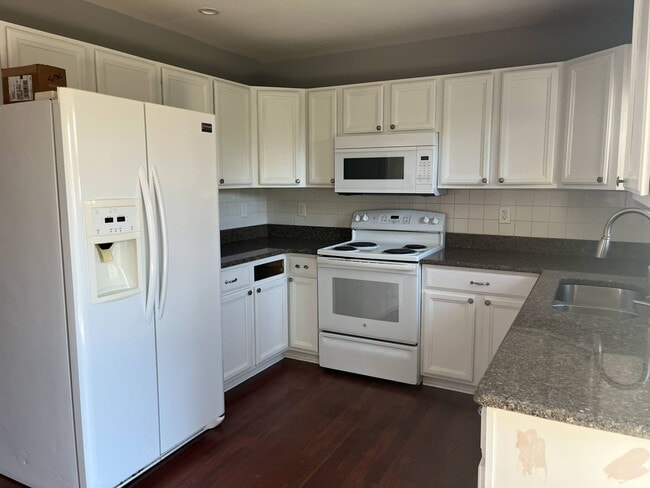 Photo - 2941 Beland Ave