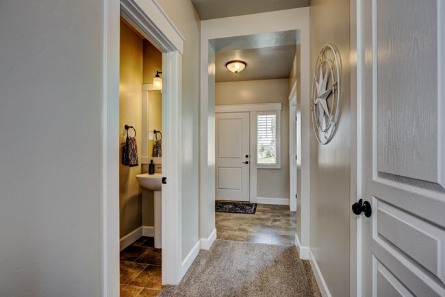 Photo - 2580 E Blackstone Dr