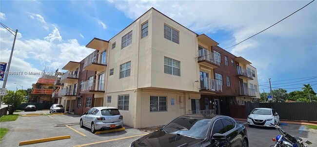 Photo - 12500 NE 5th Ave Condominio Unidad 101