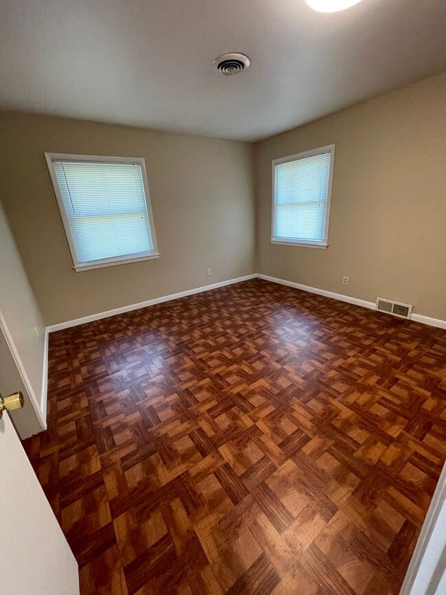 Photo - 2 Bedroom, 2 Bathroom House with Attached ...