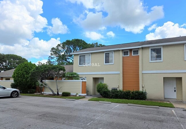 Building Photo - Charming 3-Bed, 2-Bath Townhome within Silver Park Villas