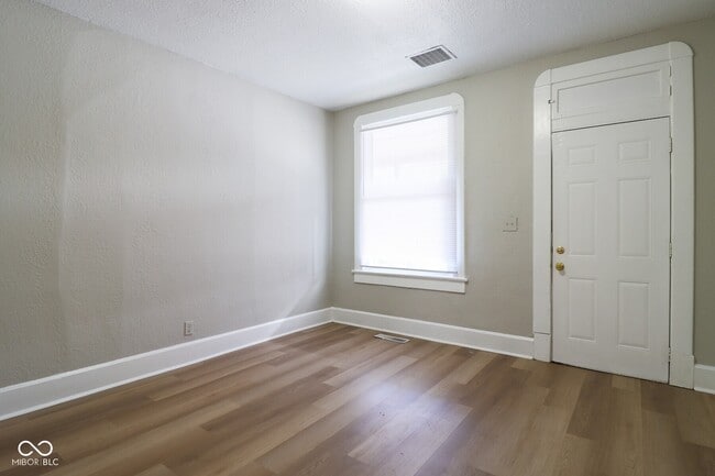 Photo - 1668 S Talbott St